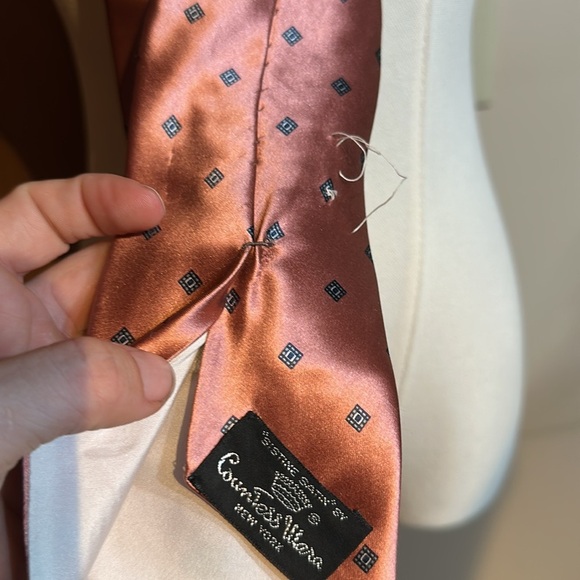 Copper Silk Tie with Geometric Pattern - Picture 3 of 3